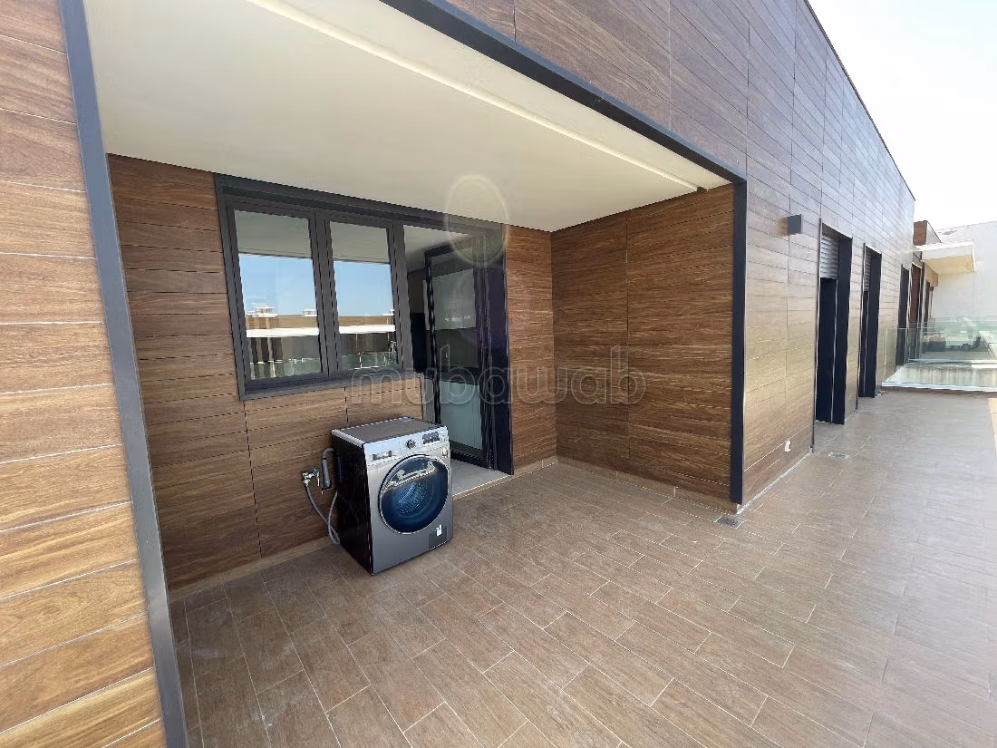 Apartment for rent in Souissi. Dimension 425 m². Robust door, Residence with security.