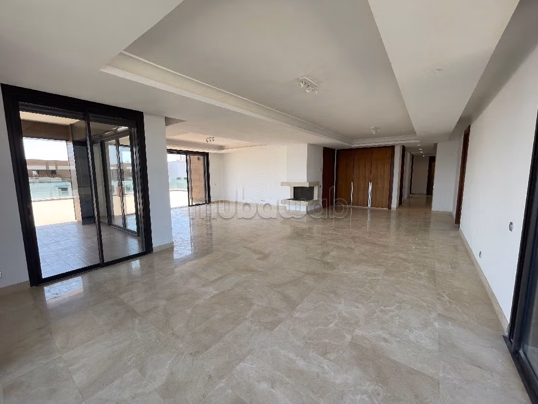 Apartment for rent in Souissi. Dimension 425 m². Robust door, Residence with security.