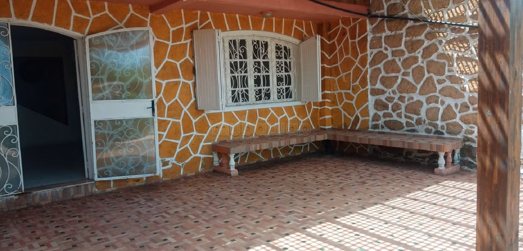 Jolie villa avec jardin à louer