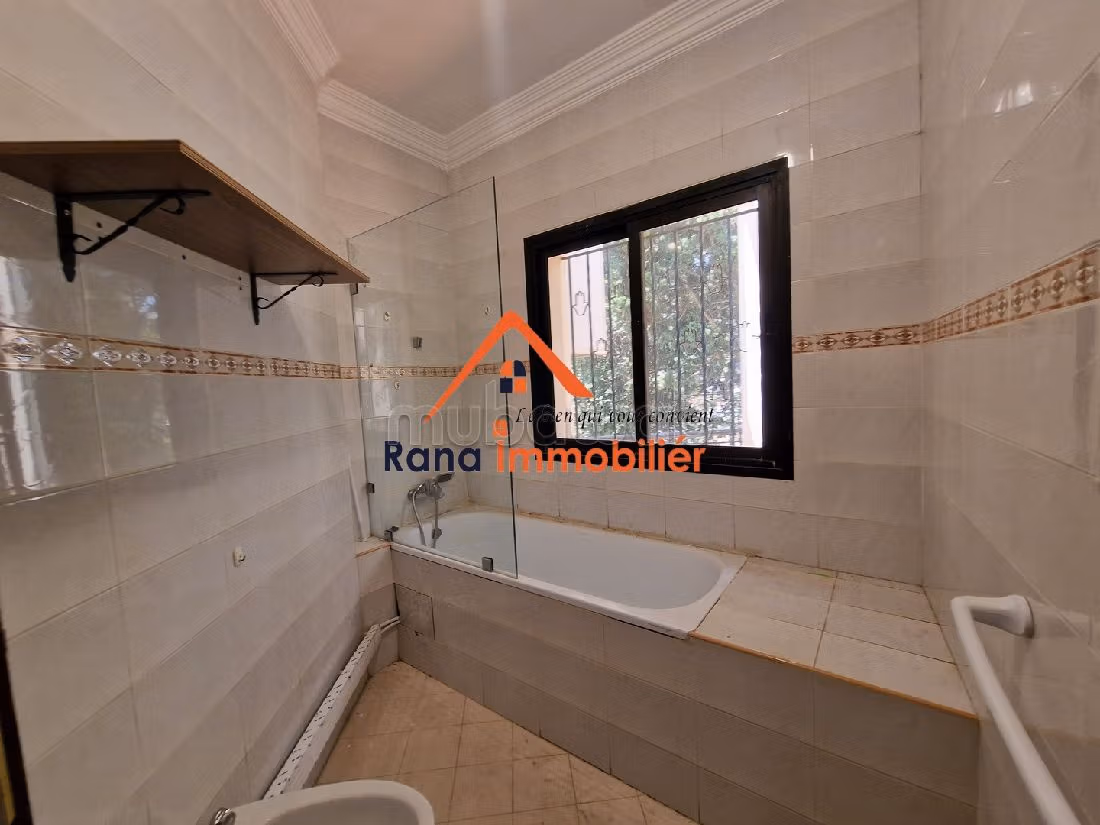 Villa's en luxe woningen beschikbaar in Souissi. 5 Kamers. Zwembad en conciërgeservice.