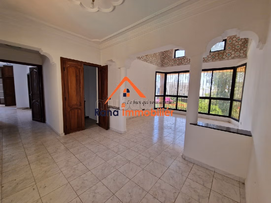 Villa's en luxe woningen beschikbaar in Souissi. 5 Kamers. Zwembad en conciërgeservice.