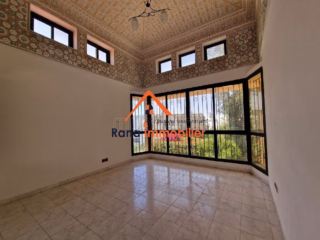 Villa's en luxe woningen beschikbaar in Souissi. 5 Kamers. Zwembad en conciërgeservice.