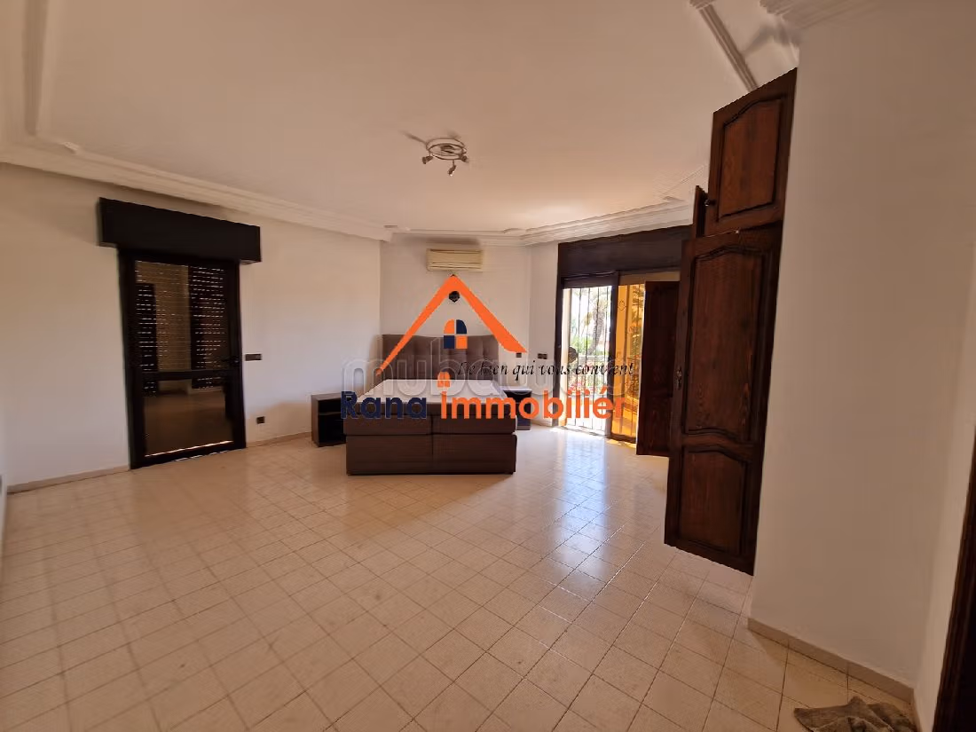 Villa's en luxe woningen beschikbaar in Souissi. 5 Kamers. Zwembad en conciërgeservice.