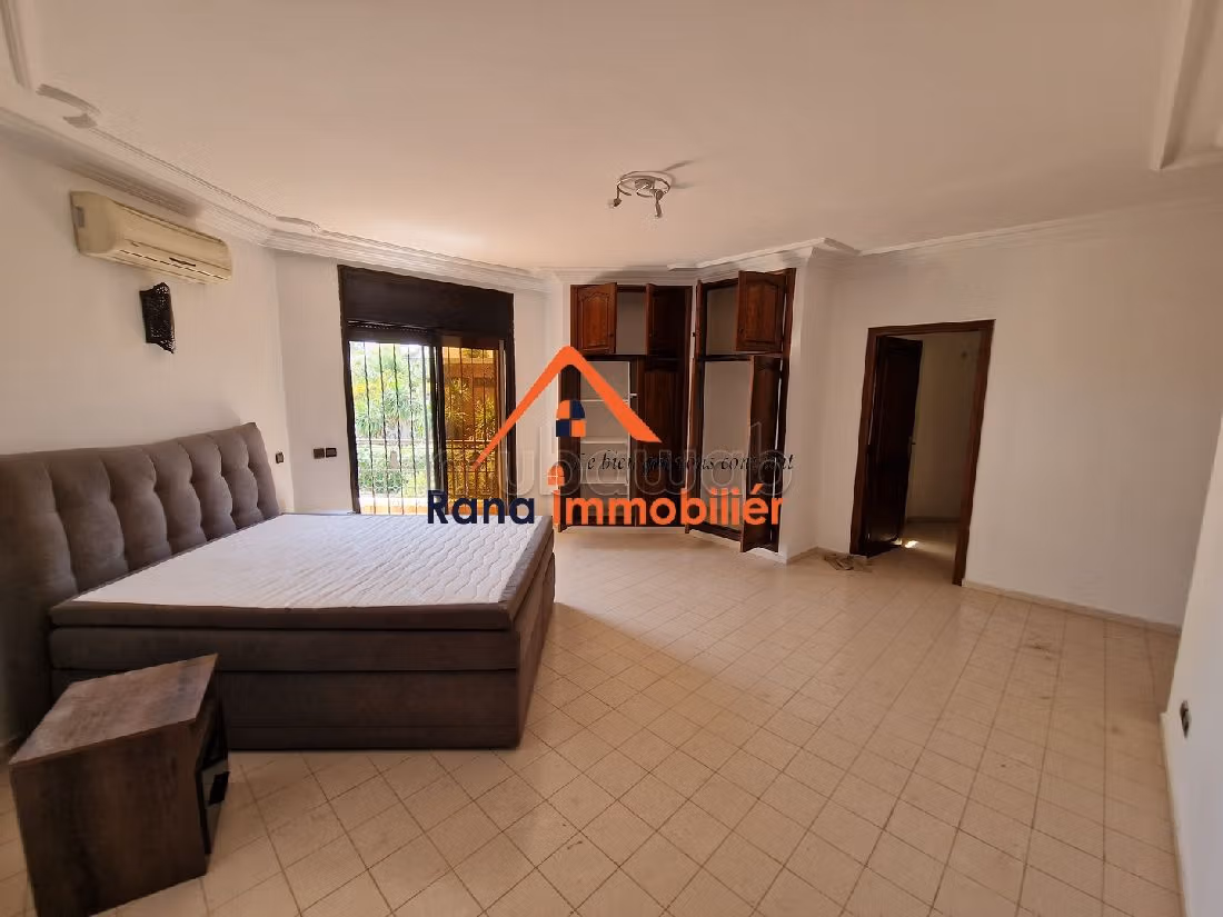 Villa's en luxe woningen beschikbaar in Souissi. 5 Kamers. Zwembad en conciërgeservice.