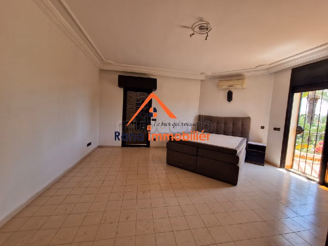 Villa's en luxe woningen beschikbaar in Souissi. 5 Kamers. Zwembad en conciërgeservice.