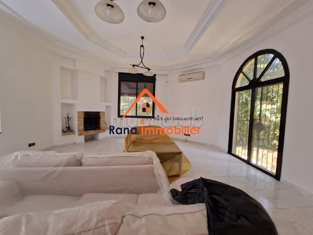 Villa's en luxe woningen beschikbaar in Souissi. 5 Kamers. Zwembad en conciërgeservice.