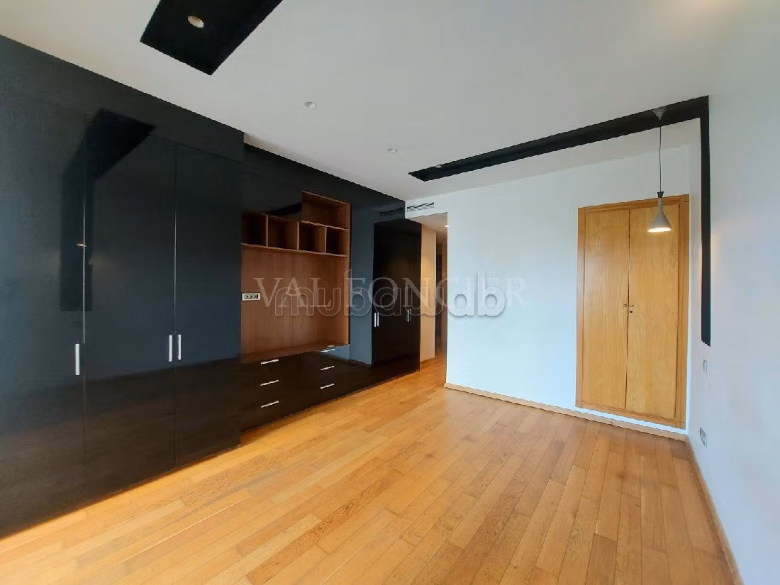 Appartamento da acquistare a Californie. Superficie totale 232 m². Giardino, terrazzo. 