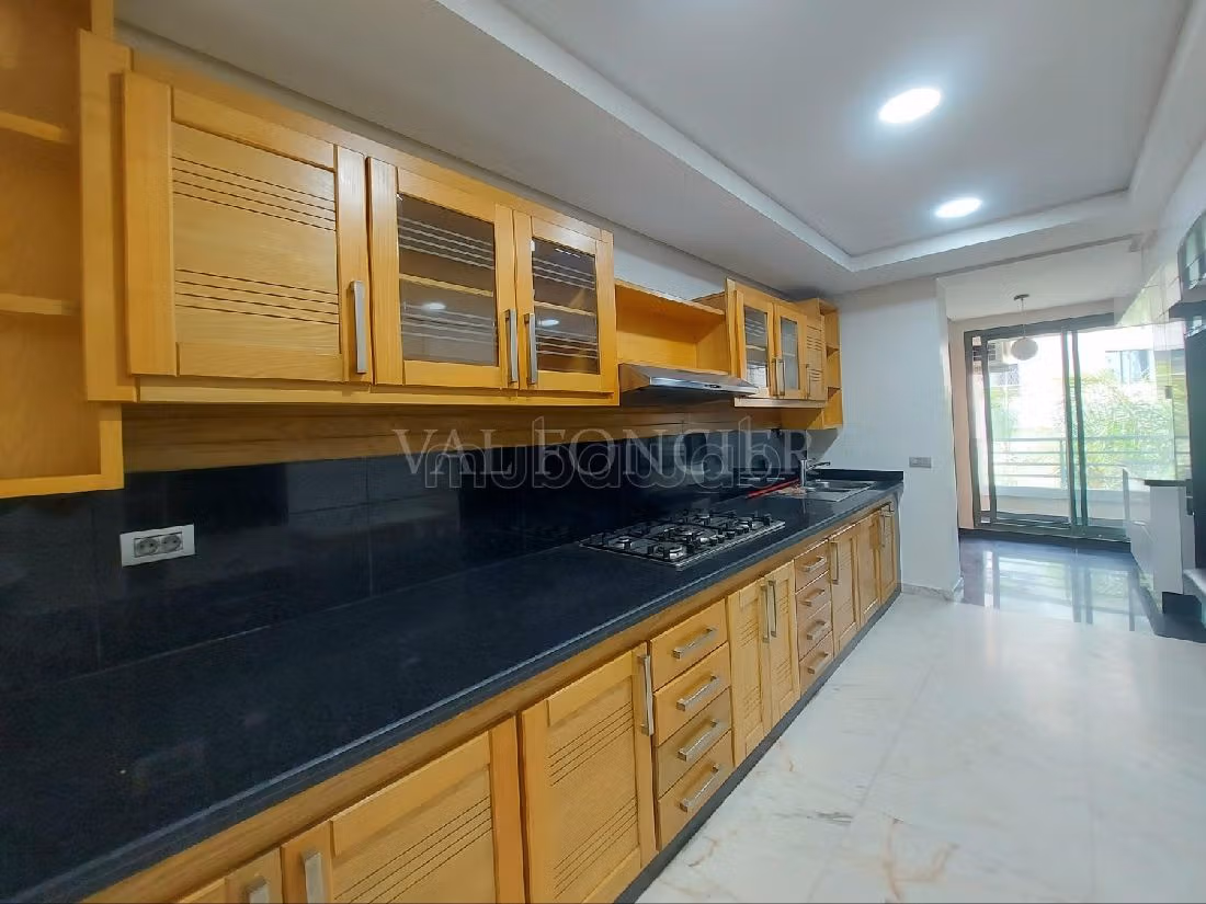 Appartamento da acquistare a Californie. Superficie totale 232 m². Giardino, terrazzo. 