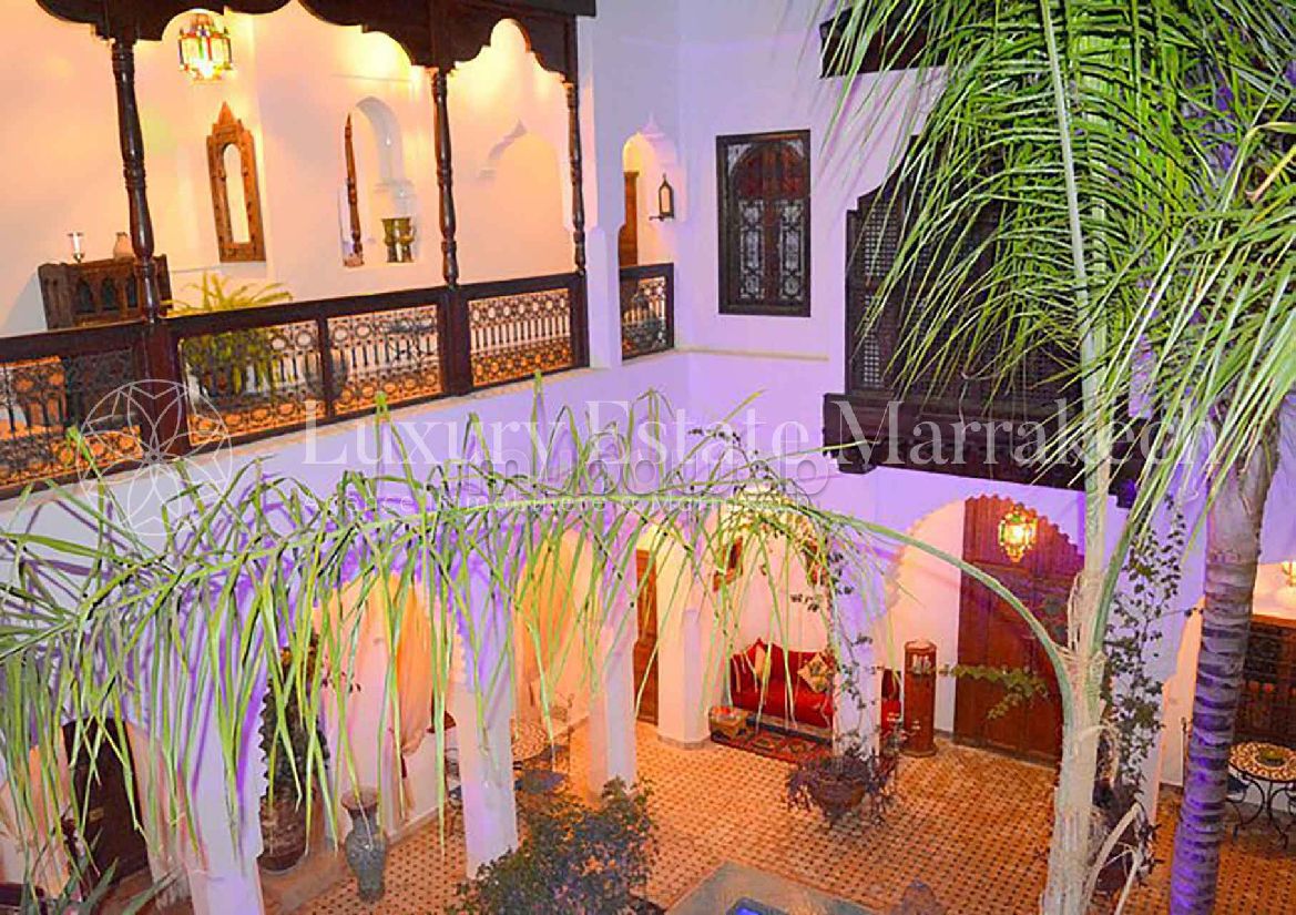 Riad for sale in Mouassine. 14 lovely rooms. New furniture. Mubawab