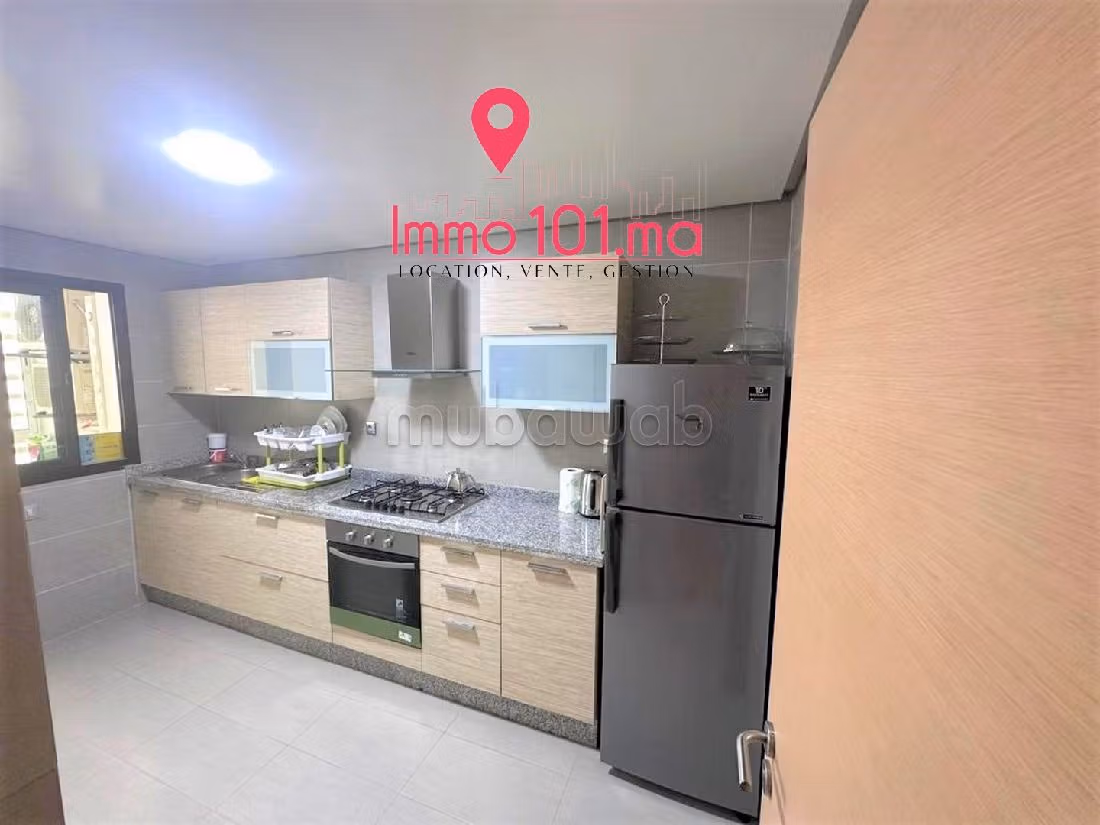 Magnífico piso en alquiler. 3 habitaciones grandes. Mobiliario nuevo