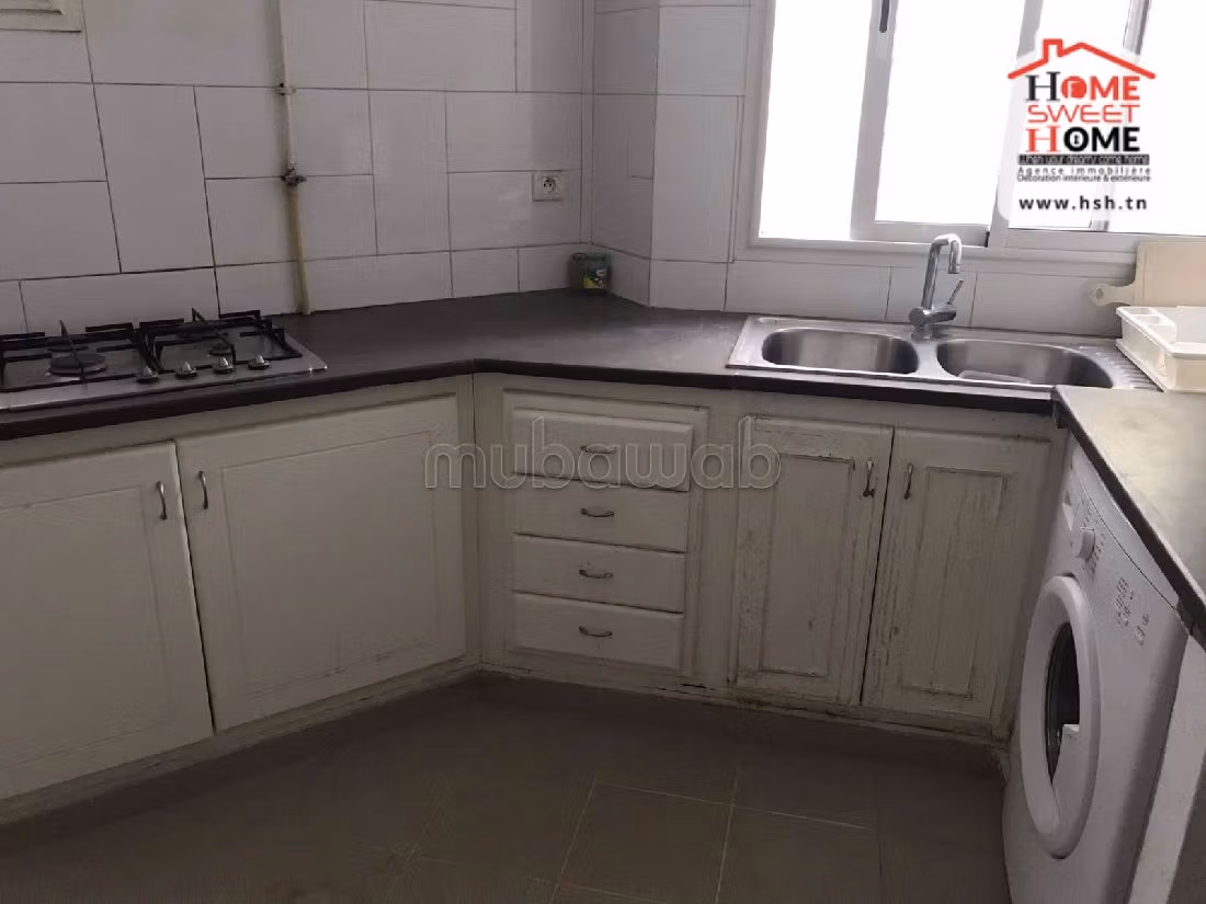 Affitto di un bellissimo appartamento a El Menzah 9. Superficie di 180 m². arredato. 