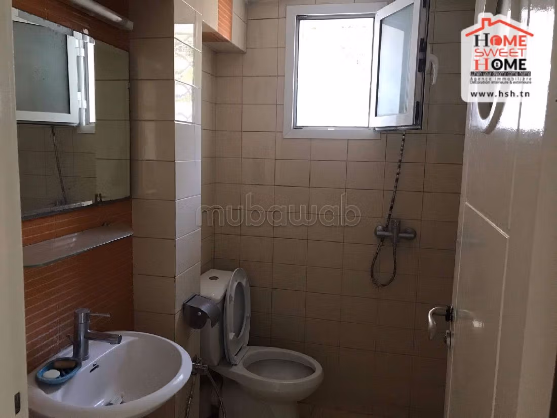 Affitto di un bellissimo appartamento a El Menzah 9. Superficie di 180 m². arredato. 