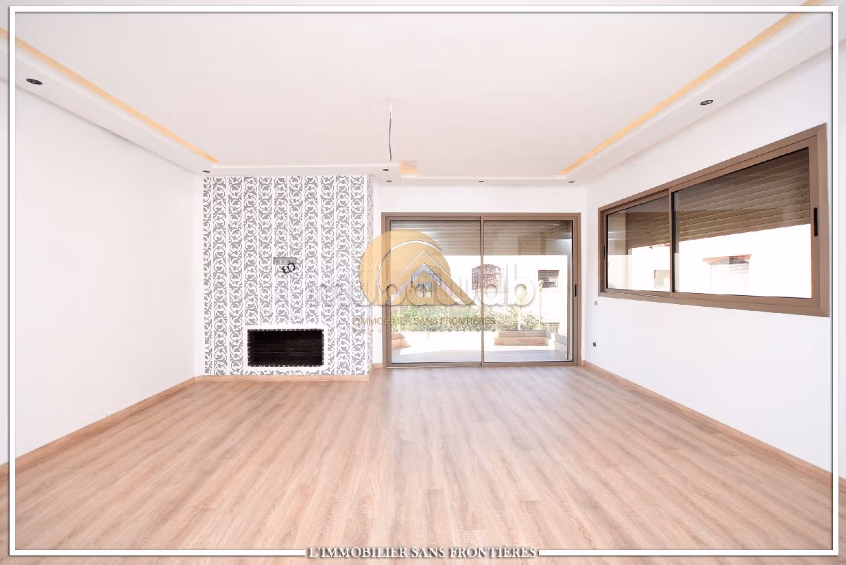 Luxury Villa for sale in Hay Targa. Area of 433 m². Robust door, On site security