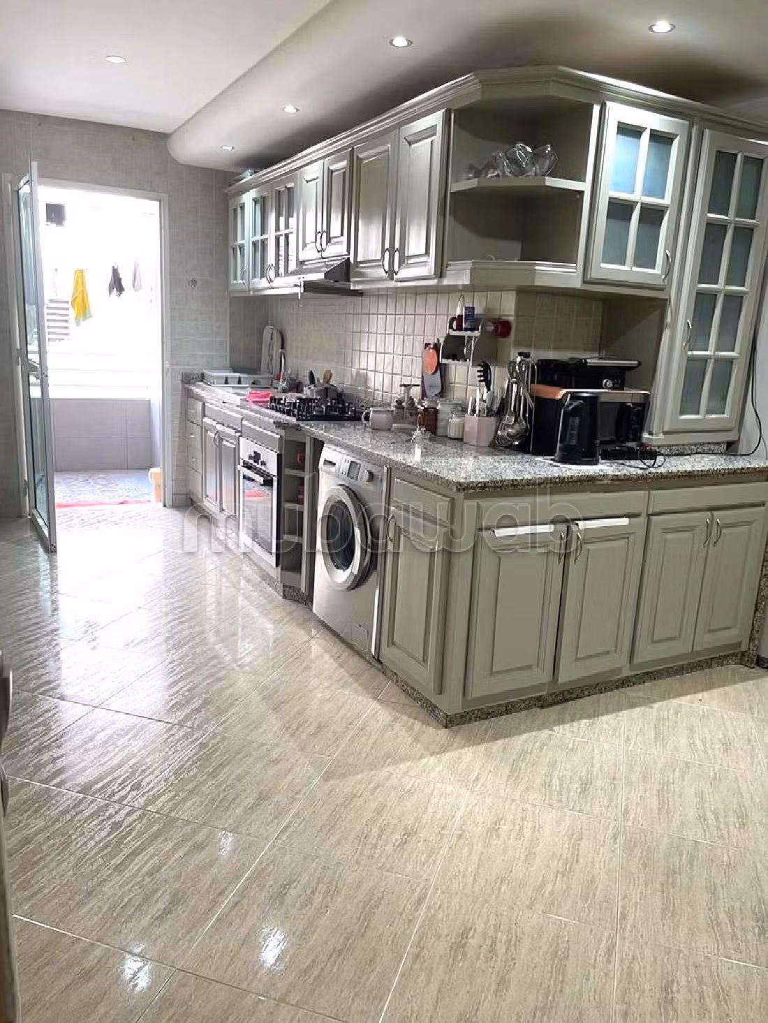 شقة رائعة للبيع ب لارميطاج. 3 غرف رائعة. مطبخ مجهز.