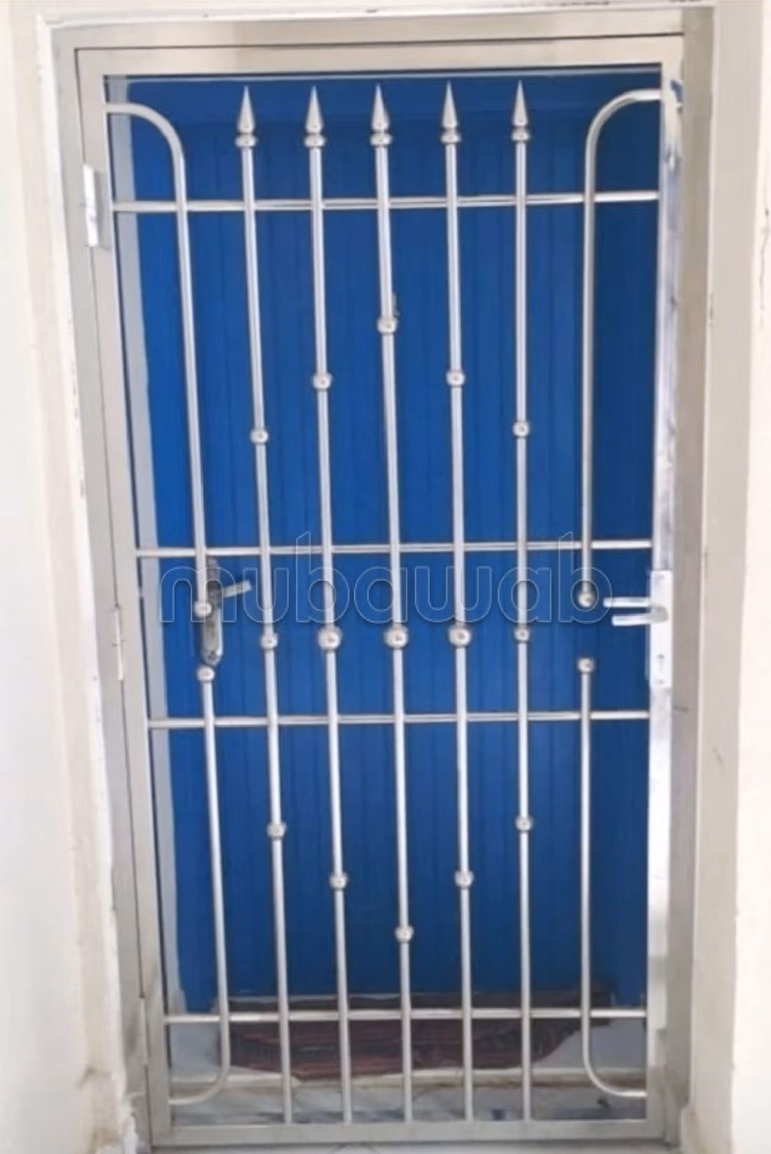 Find an apartment to buy. 2 lovely rooms. Satellite dish system.