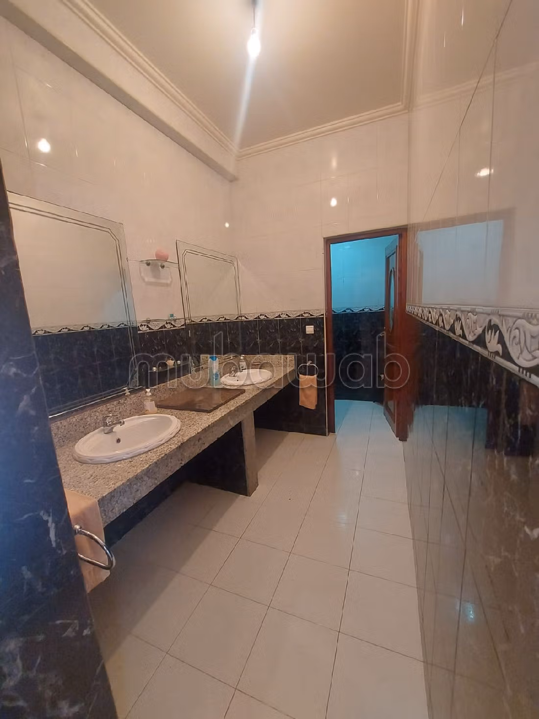 Luxury home for sale in Hay Najah. 5 lovely rooms. Private garden, Cellar. 