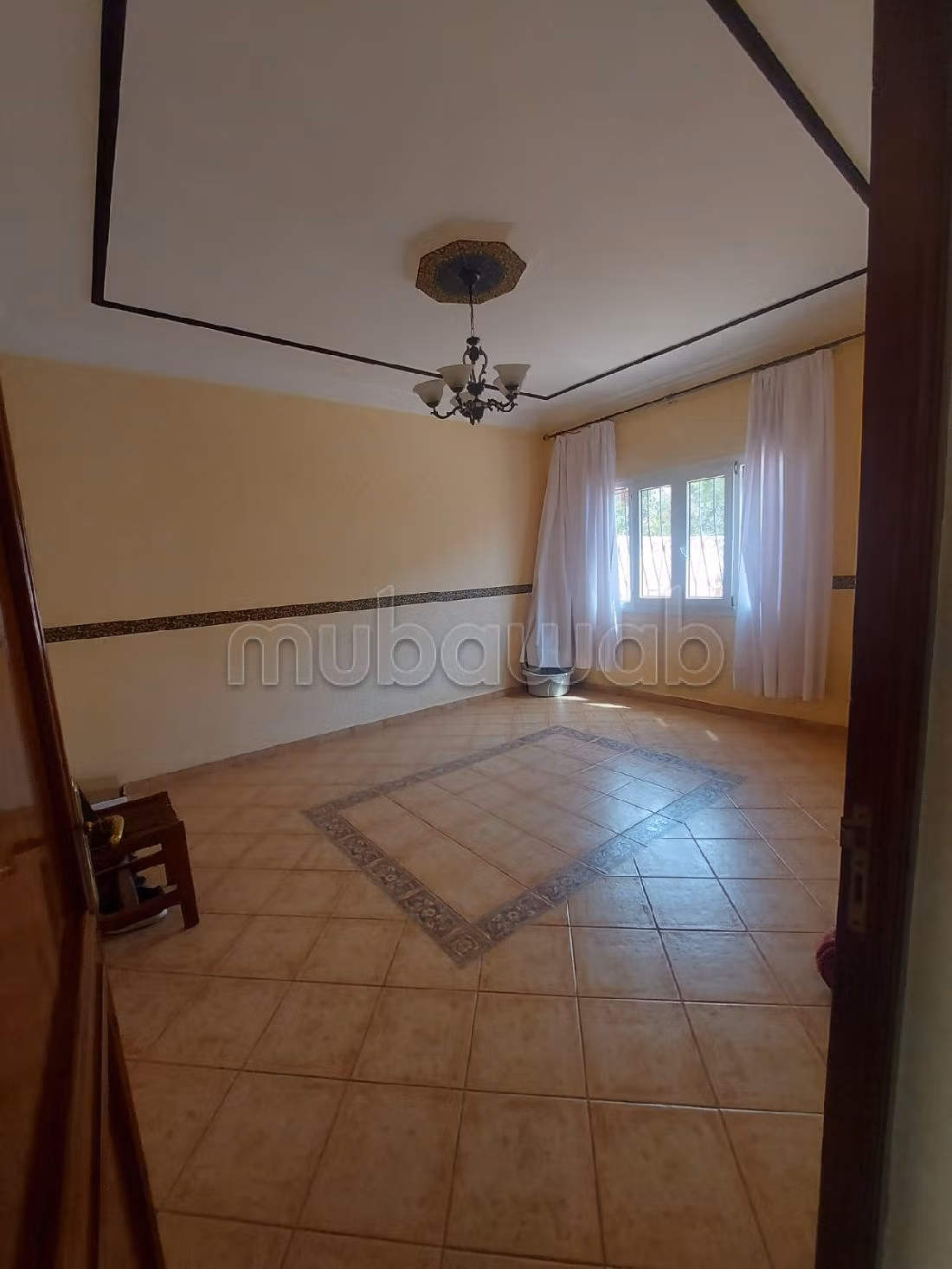 Luxury home for sale in Hay Najah. 5 lovely rooms. Private garden, Cellar. 