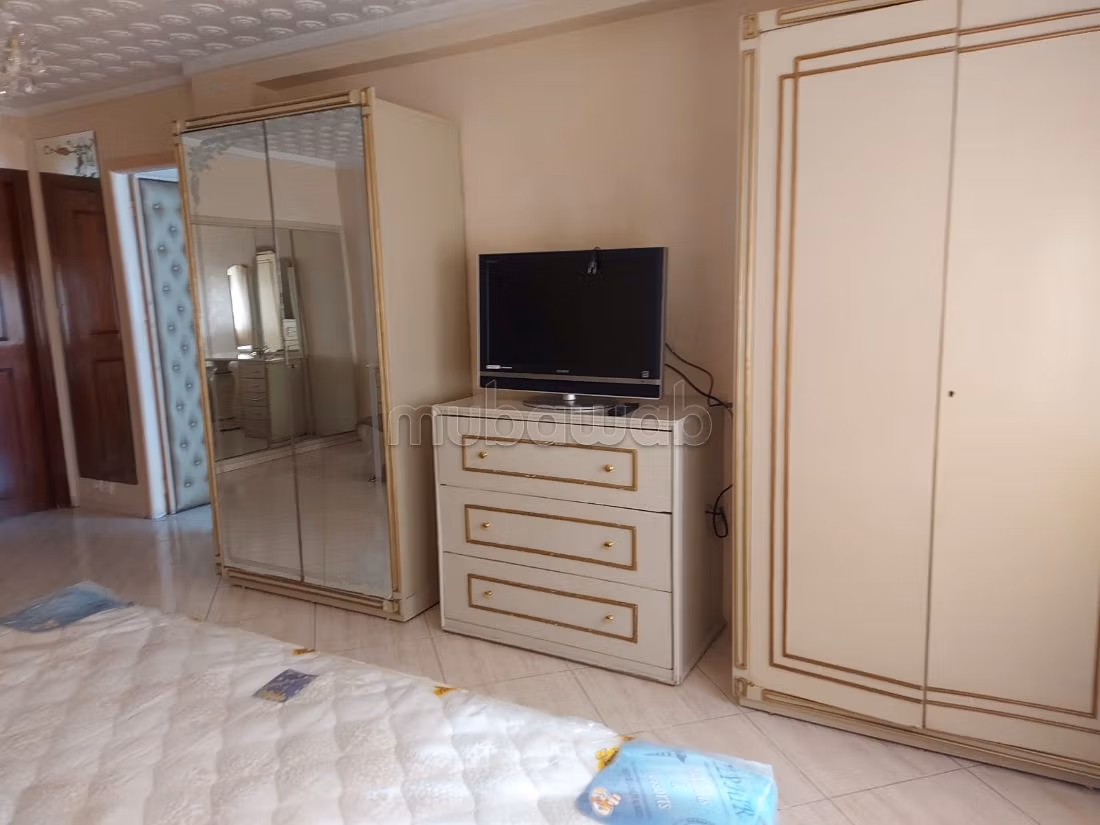 Apartment for rent in Mers Sultan. 3 beautiful rooms. Lift and parking