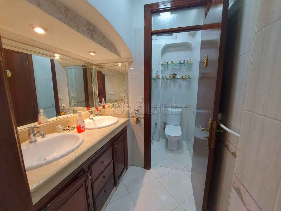 Apartment for rent in Mers Sultan. 3 beautiful rooms. Lift and parking