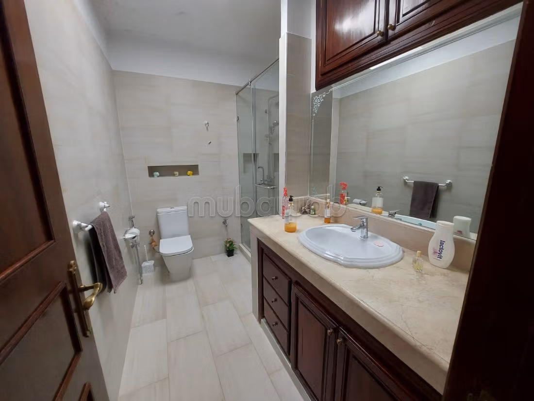 Apartment for rent in Mers Sultan. 3 beautiful rooms. Lift and parking