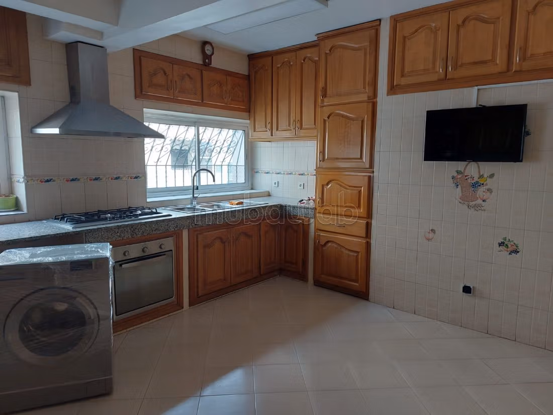Apartment for rent in Mers Sultan. 3 beautiful rooms. Lift and parking