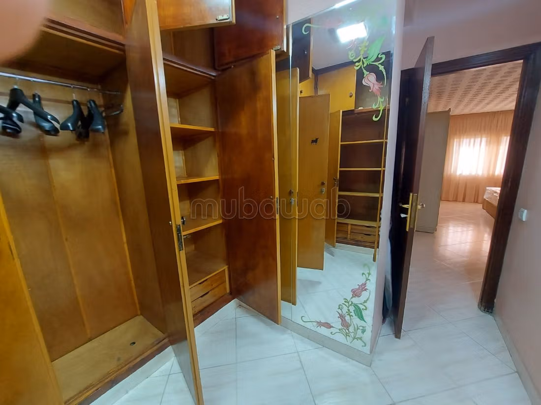 Apartment for rent in Mers Sultan. 3 beautiful rooms. Lift and parking