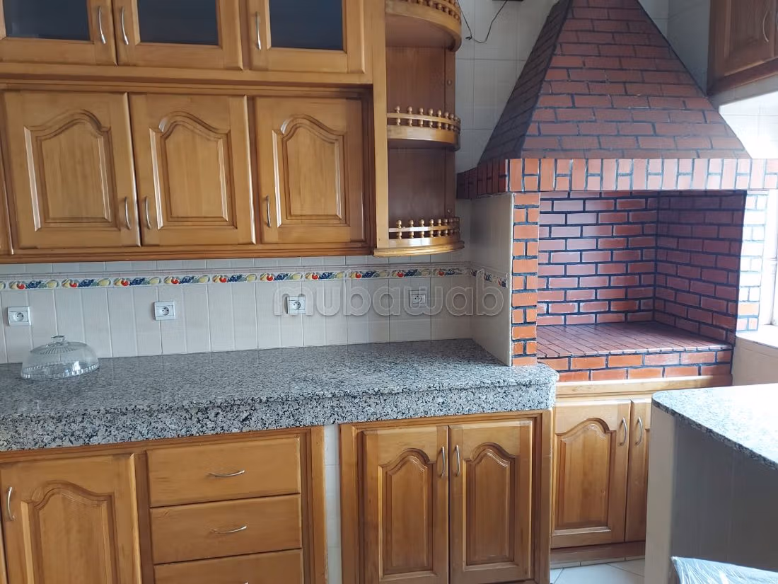 Apartment for rent in Mers Sultan. 3 beautiful rooms. Lift and parking