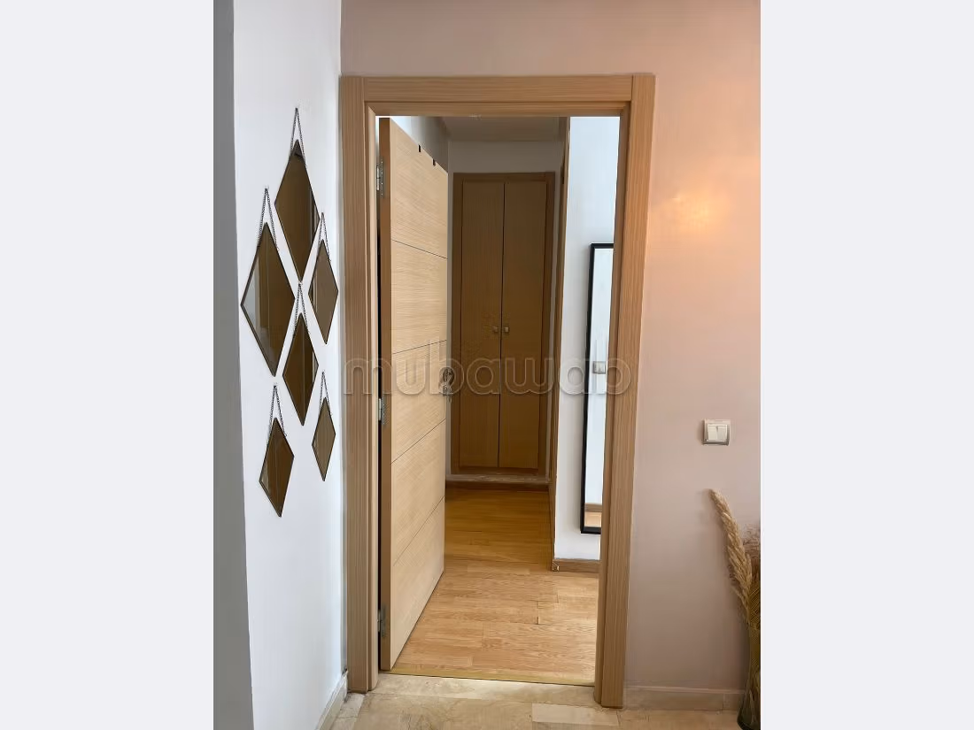 Great apartment for rent in Bourgogne Ouest. 2 large living areas. 