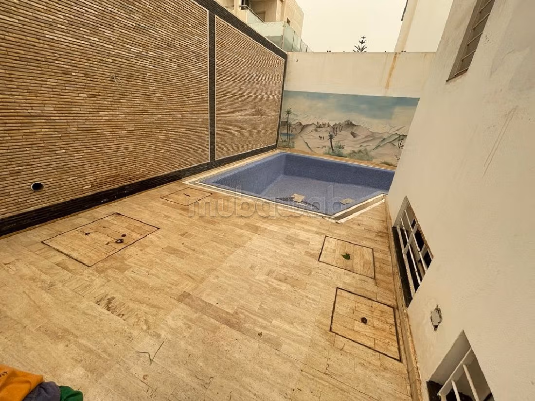 Esplendida villa en venta en Founti. Superficie 324 m². Jardín privado, trastero. 