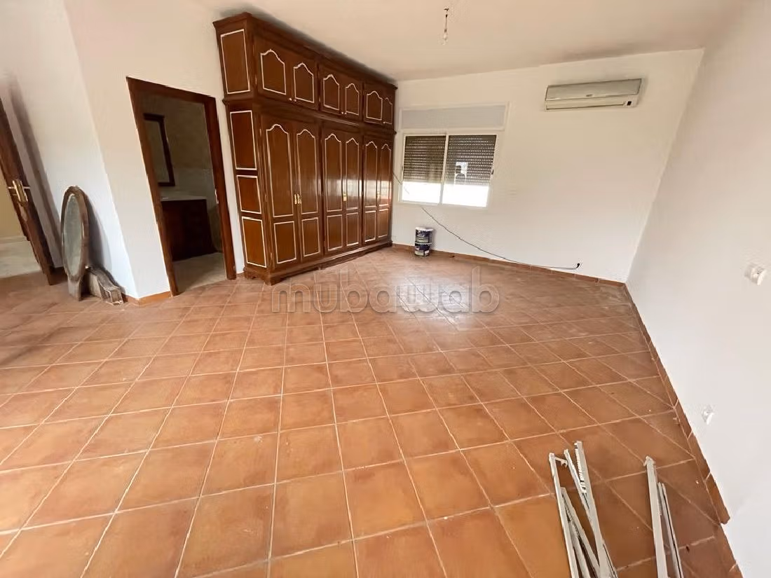 Esplendida villa en venta en Founti. Superficie 324 m². Jardín privado, trastero. 