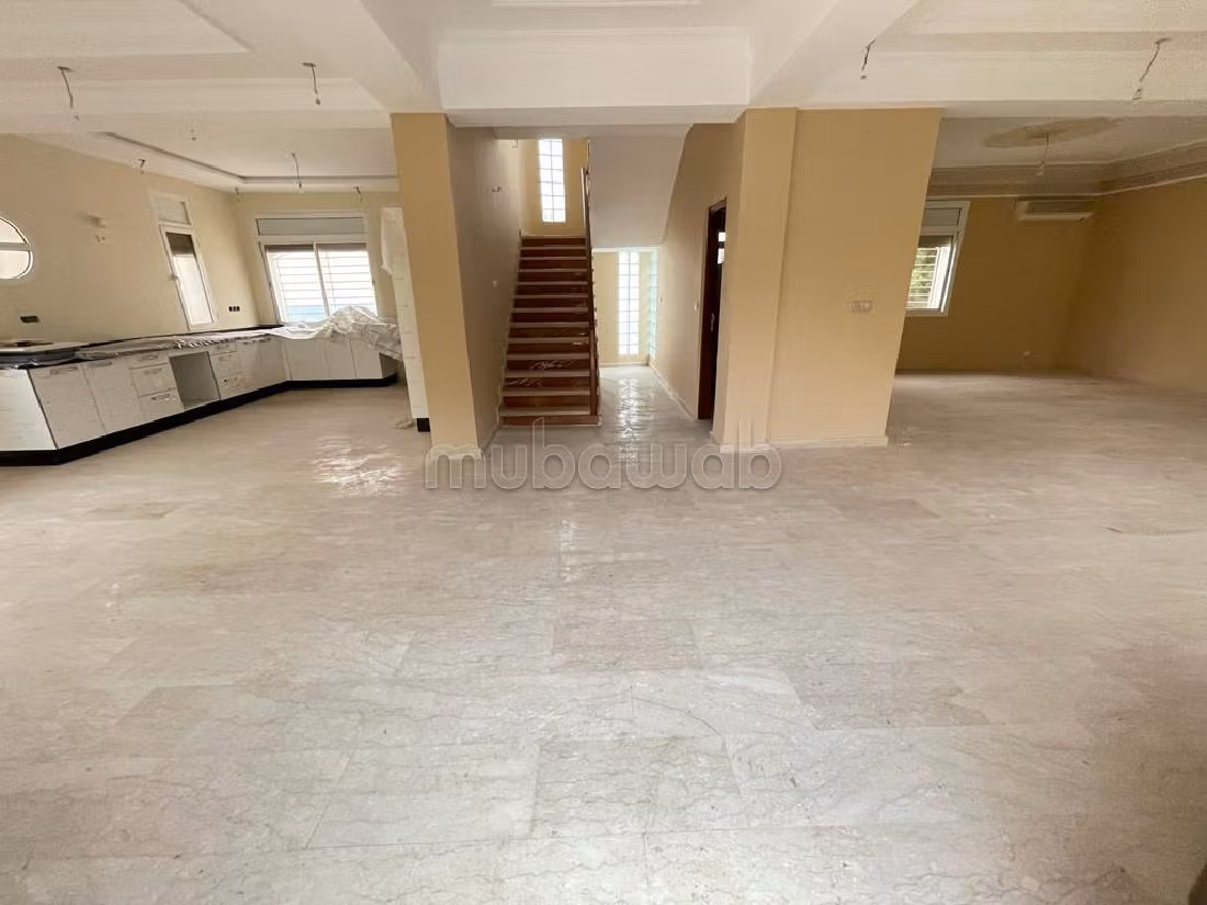 Esplendida villa en venta en Founti. Superficie 324 m². Jardín privado, trastero. 