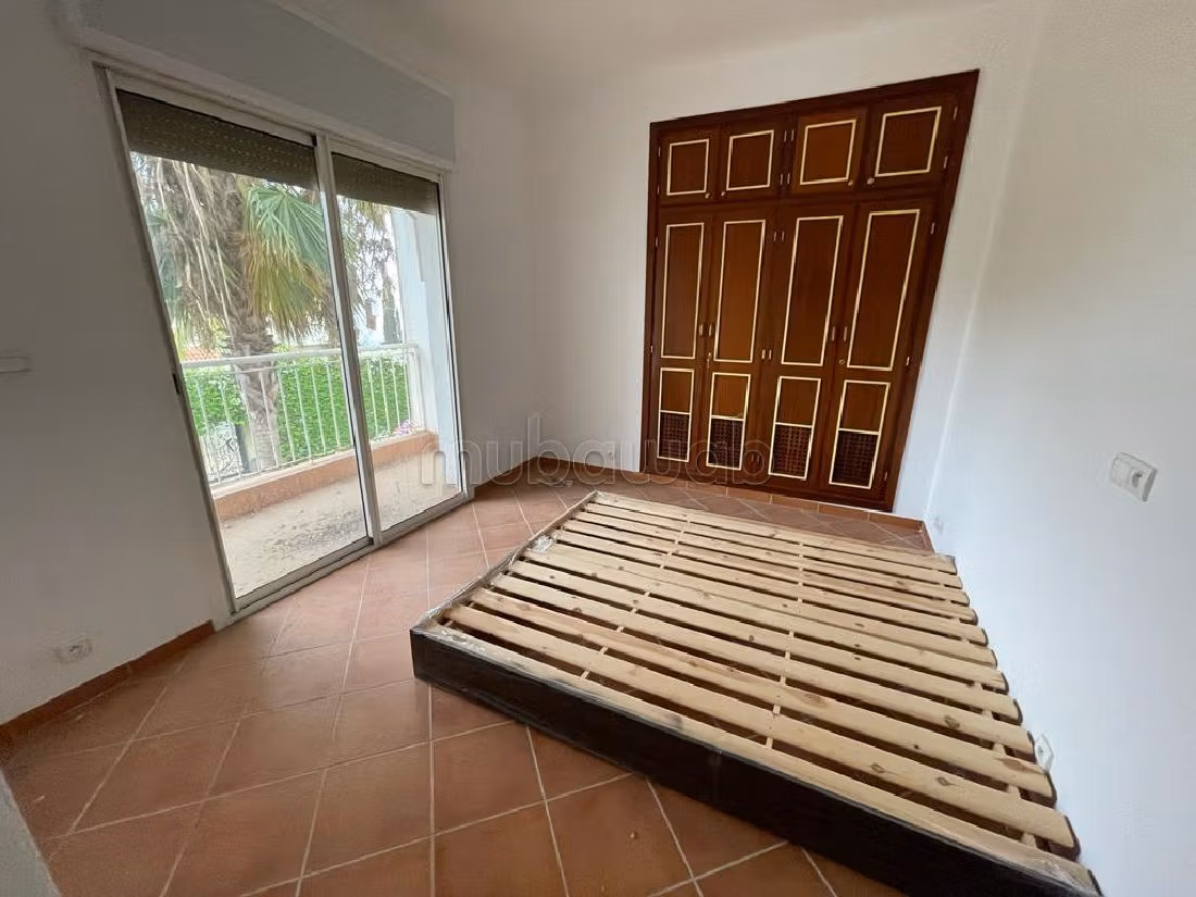 Esplendida villa en venta en Founti. Superficie 324 m². Jardín privado, trastero. 