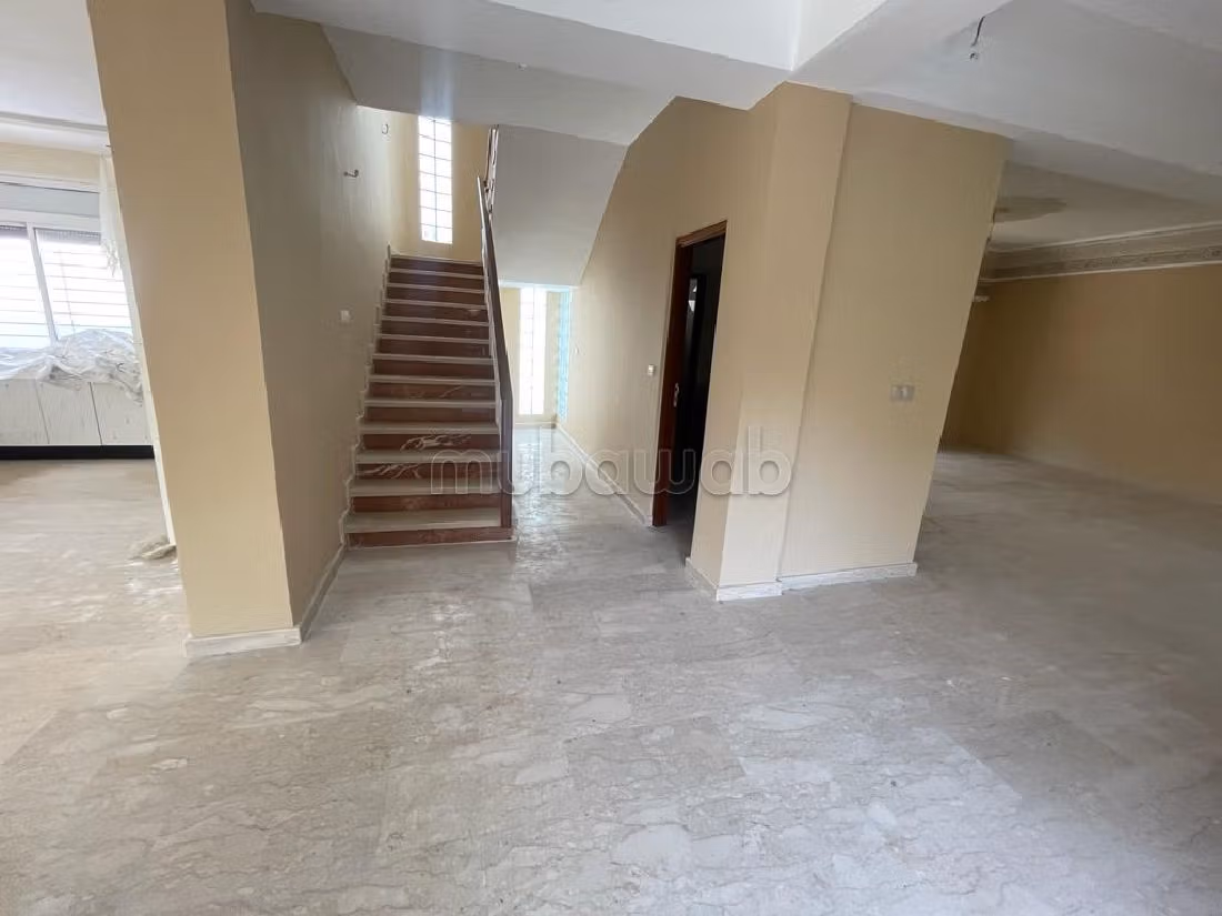 Esplendida villa en venta en Founti. Superficie 324 m². Jardín privado, trastero. 