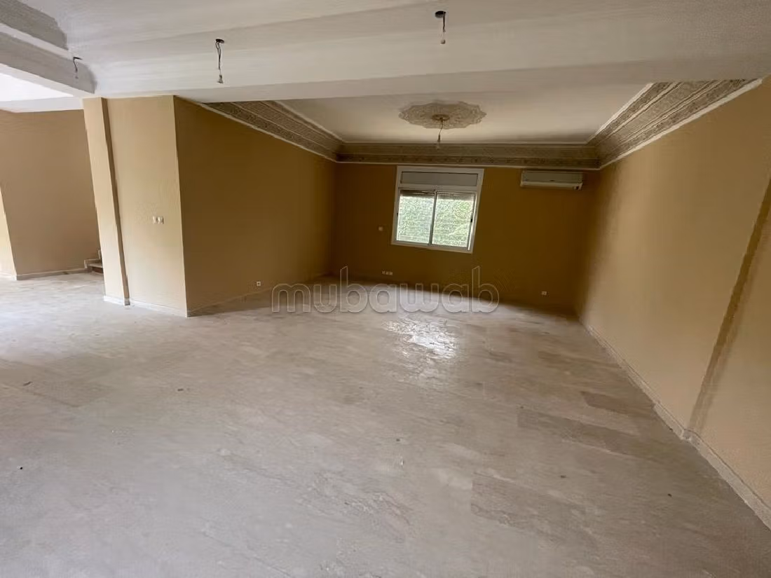 Esplendida villa en venta en Founti. Superficie 324 m². Jardín privado, trastero. 