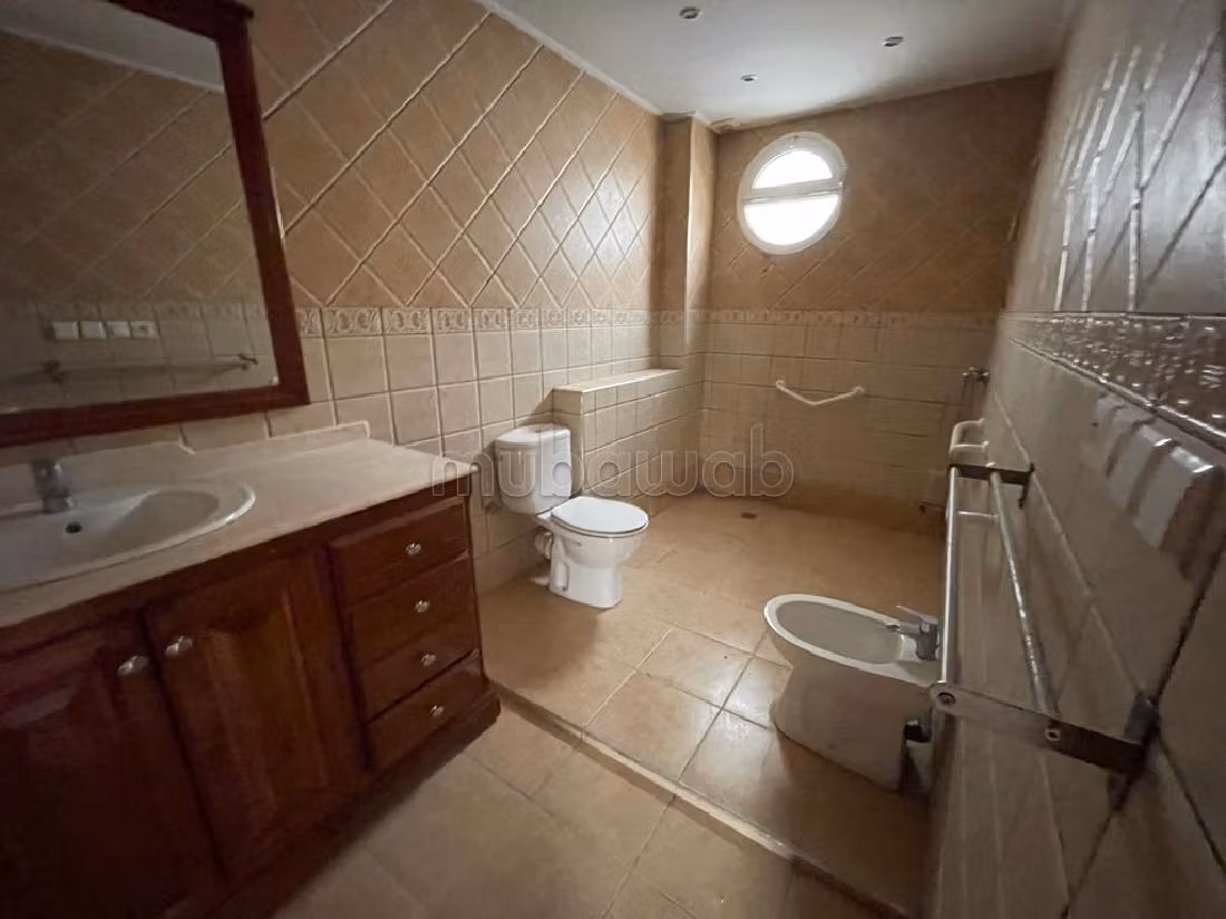Esplendida villa en venta en Founti. Superficie 324 m². Jardín privado, trastero. 