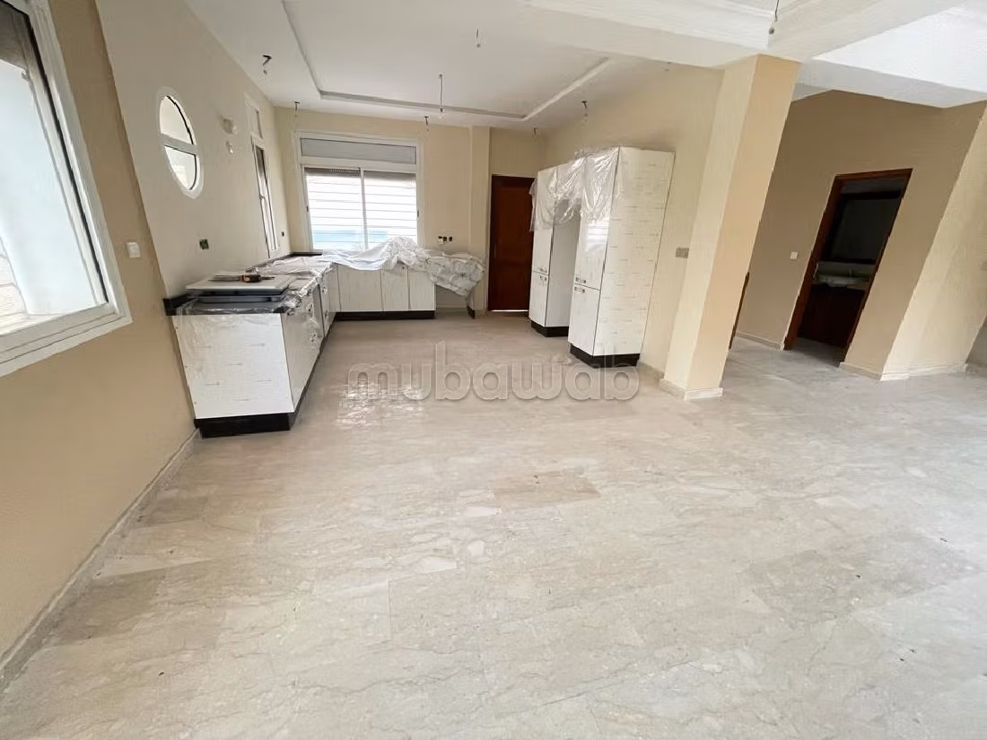 Esplendida villa en venta en Founti. Superficie 324 m². Jardín privado, trastero. 