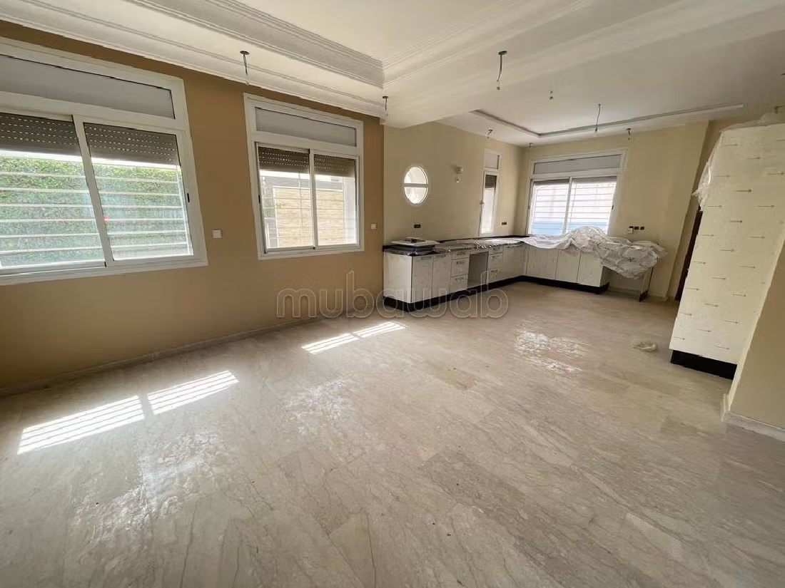 Esplendida villa en venta en Founti. Superficie 324 m². Jardín privado, trastero. 