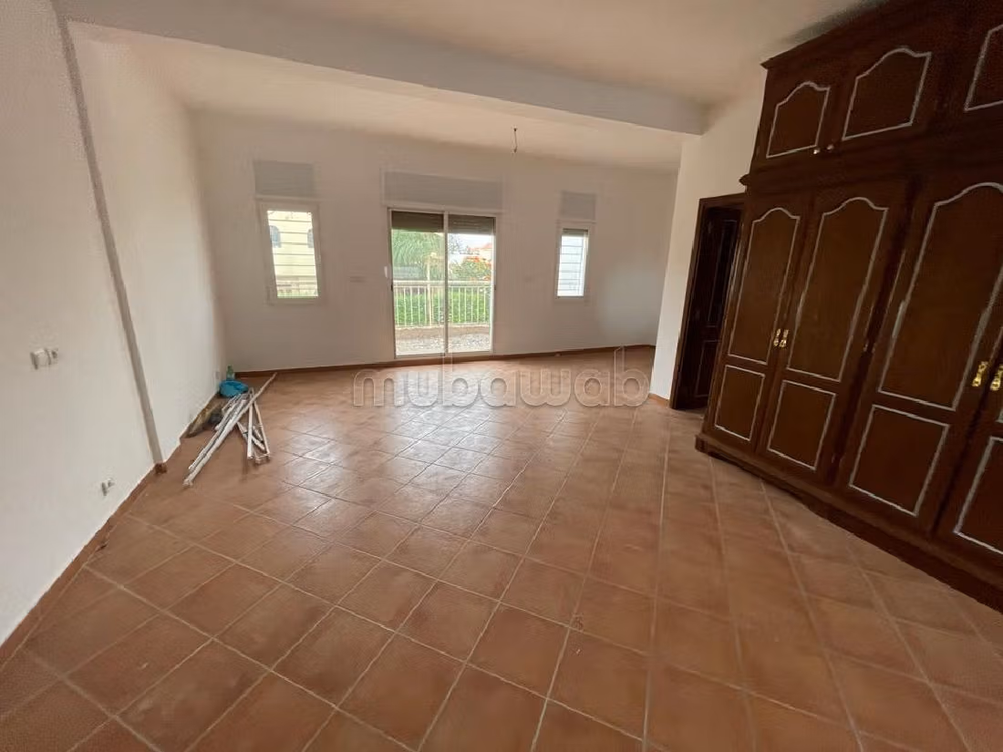 Esplendida villa en venta en Founti. Superficie 324 m². Jardín privado, trastero. 