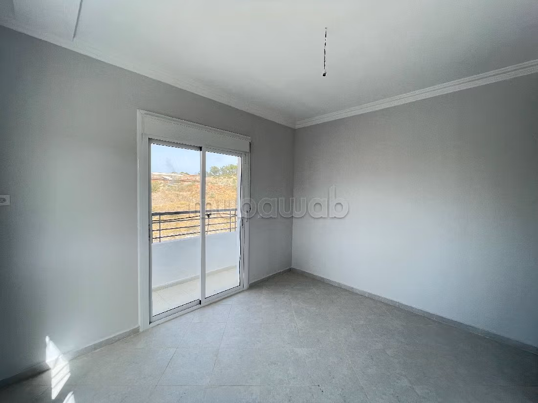 Appartementen te koop in Zone Industrielle Mghogha. 2 Kamers. Terras en lift. 