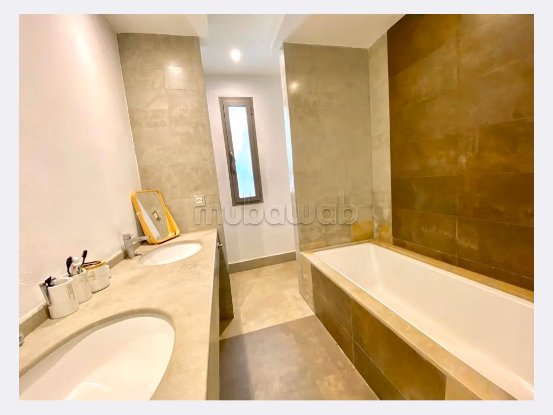 فيلا فخمة للبيع ببوسكورة. 5 قطع مريحة. موقف للسيارات وحديقة