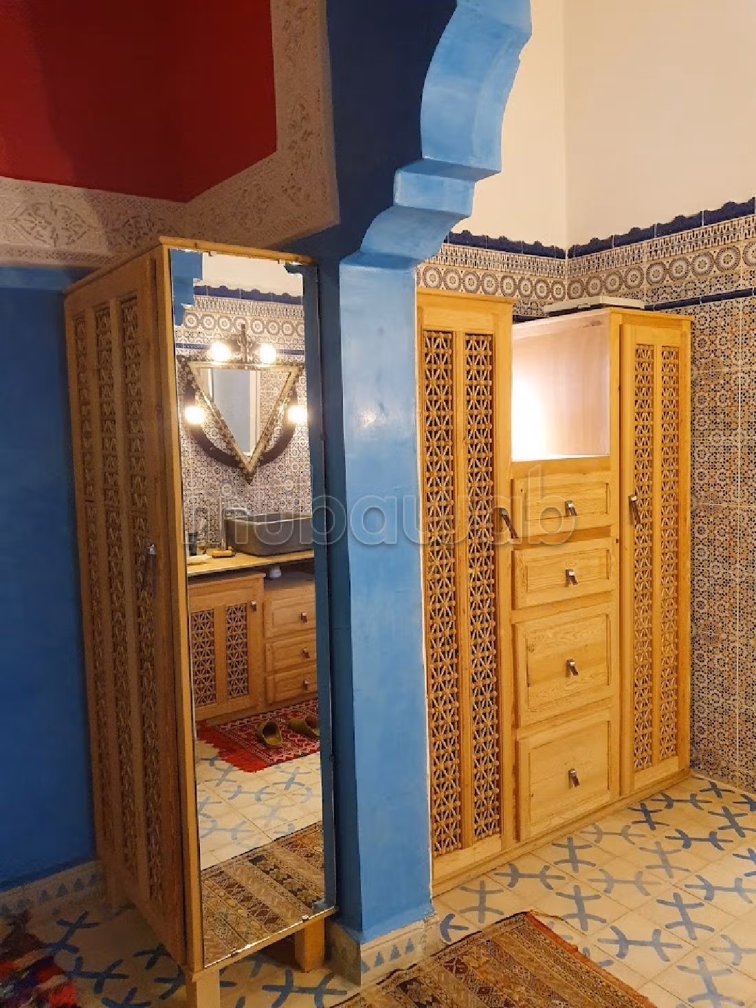 Vendita di riad. 4 camere da letto. Ammobiliato