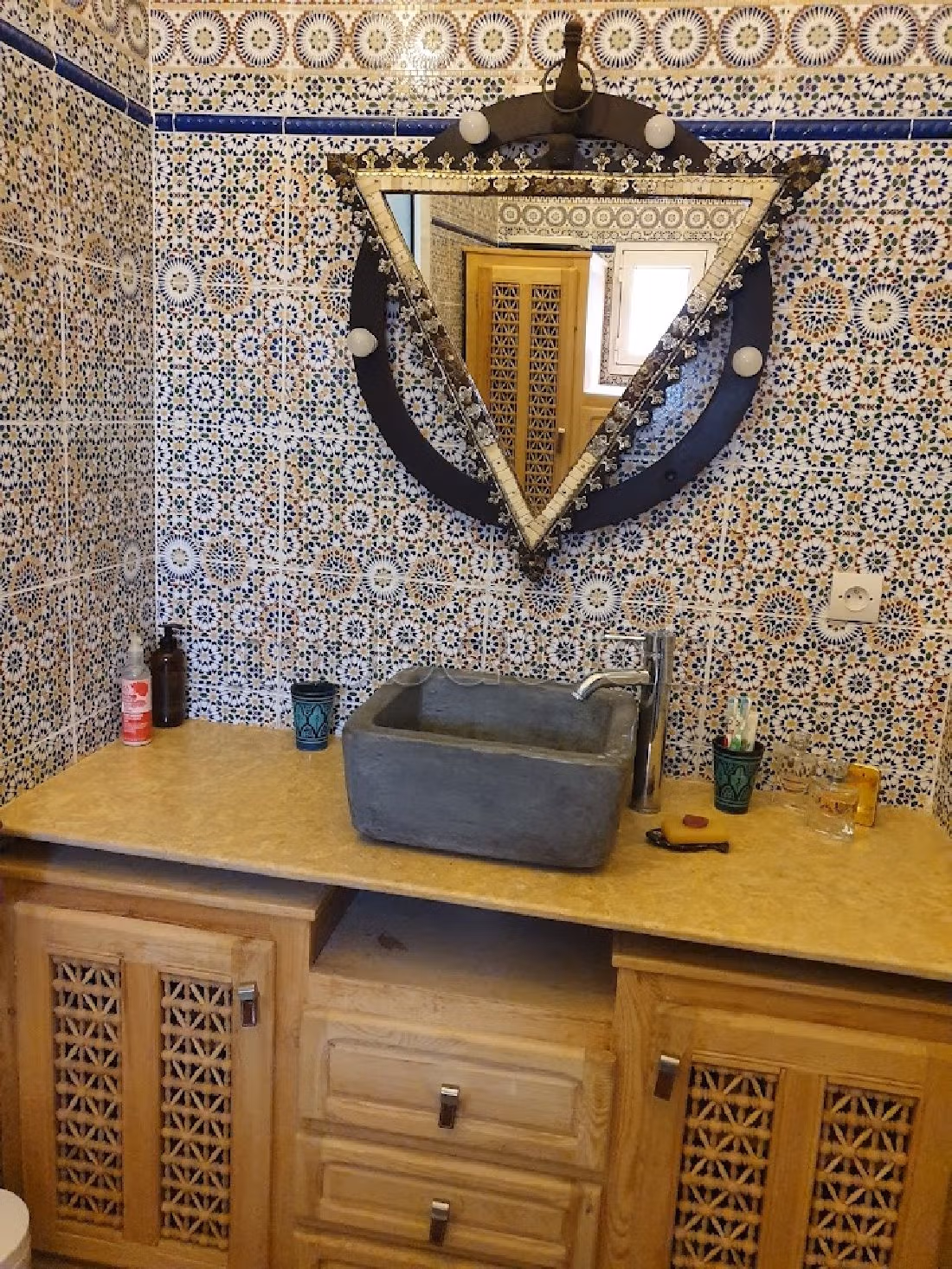 Vendita di riad. 4 camere da letto. Ammobiliato