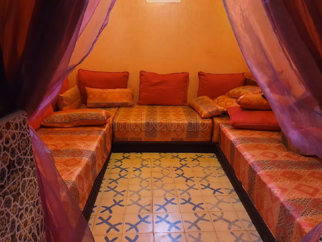 Vendita di riad. 4 camere da letto. Ammobiliato