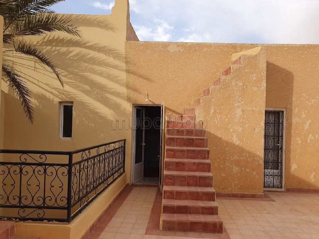 Vendita di riad. 4 camere da letto. Ammobiliato