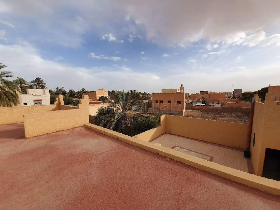 Vendita di riad. 4 camere da letto. Ammobiliato