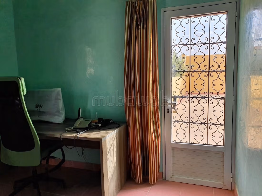 Vendita di riad. 4 camere da letto. Ammobiliato