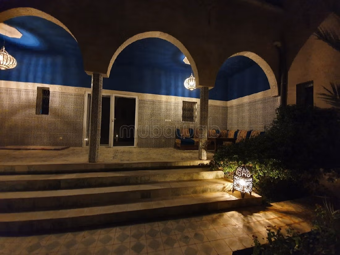 Vendita di riad. 4 camere da letto. Ammobiliato