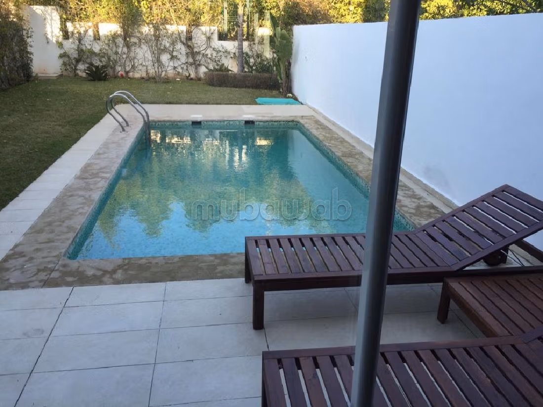 High quality villa rental. 3 rooms. Large swimming pool. 