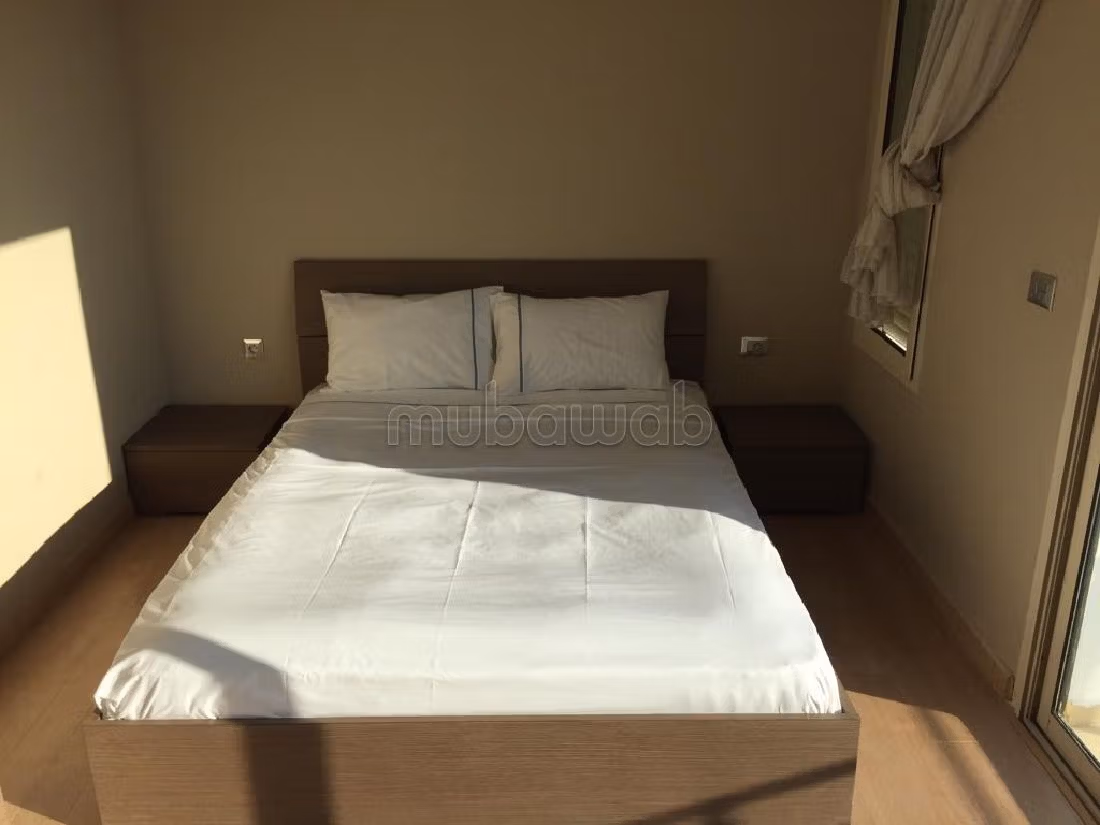 High quality villa rental. 3 rooms. Large swimming pool. 