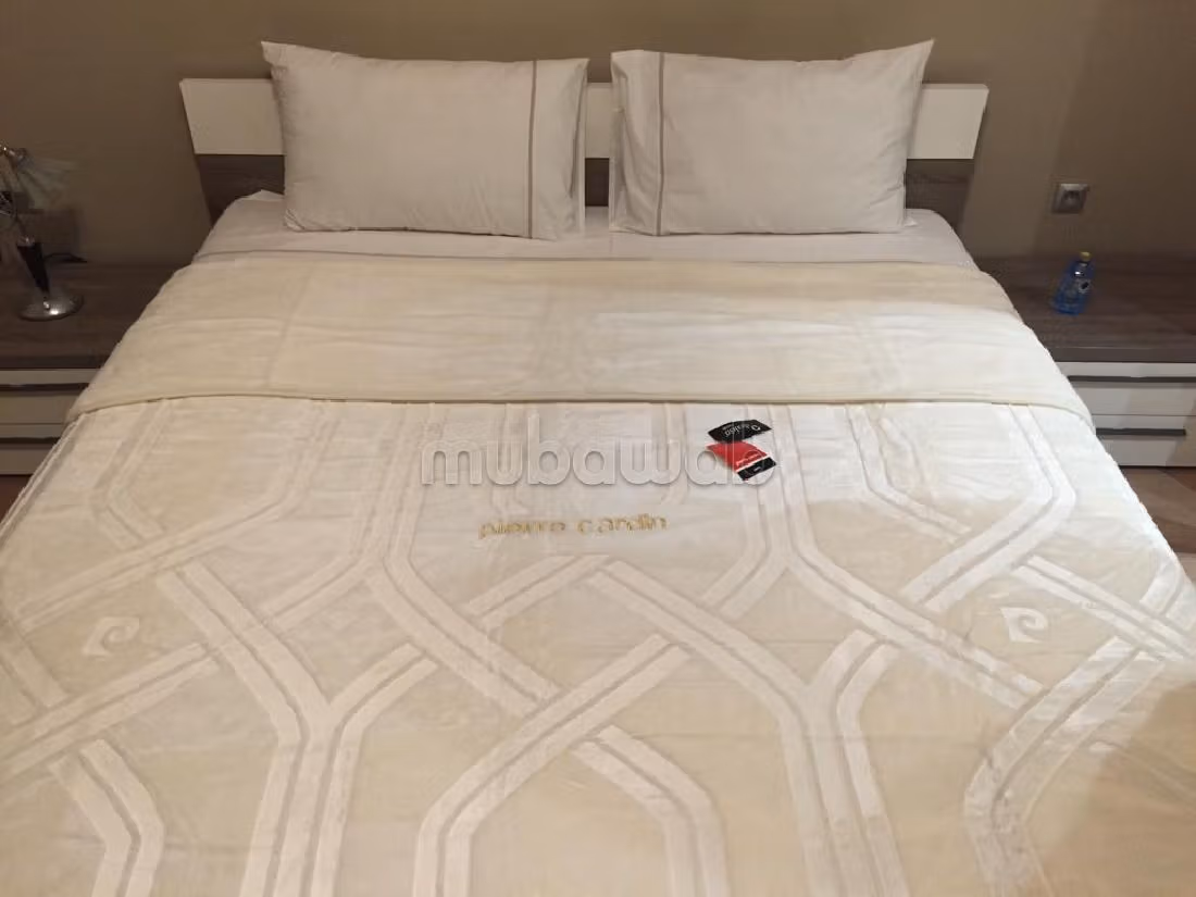 High quality villa rental. 3 rooms. Large swimming pool. 